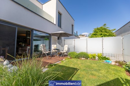 Terrasse und Garten Vorderseite