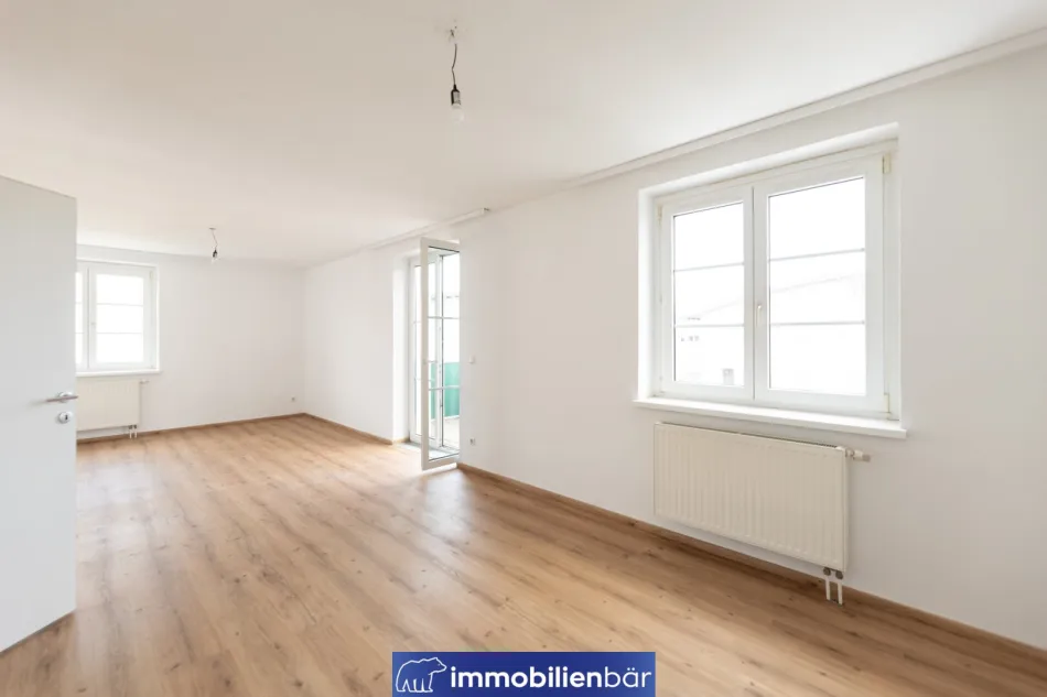 Perfekte Wohnung für FAMILIE oder WG Vermietung - 4,5 Zimmer aufgeteilt auf 2 Ebenen und 2 Balkone - Titelbild