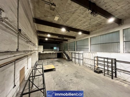 Große Lagerhalle mit Büro in Betriebsbaugebiet – jetzt um nur 1.990 € netto!