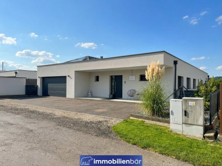 Design-Bungalow mit Pool-Oase