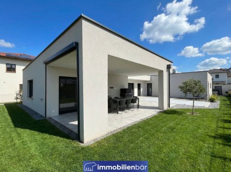 Design-Bungalow mit Pool-Oase