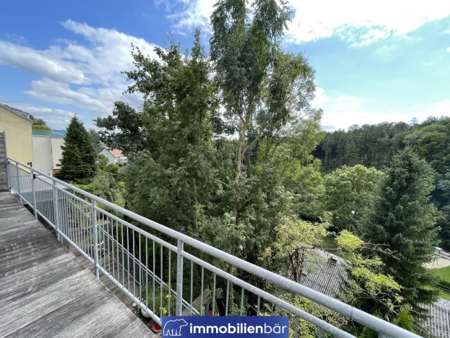 Freundliche 2-Zimmer Wohnung mit großem Balkon und Ausblick ins Grüne - Gründberghof Top 17 - Titelbild