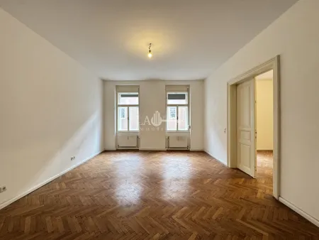 WOHNEN IN EINEM SEHR SCHÖNEN ALTBAU !
