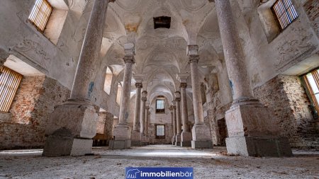 Kauf linker Flügel und Marstall - ein Teil des Innviertler Schloss Versailles mit Entwicklungspotential