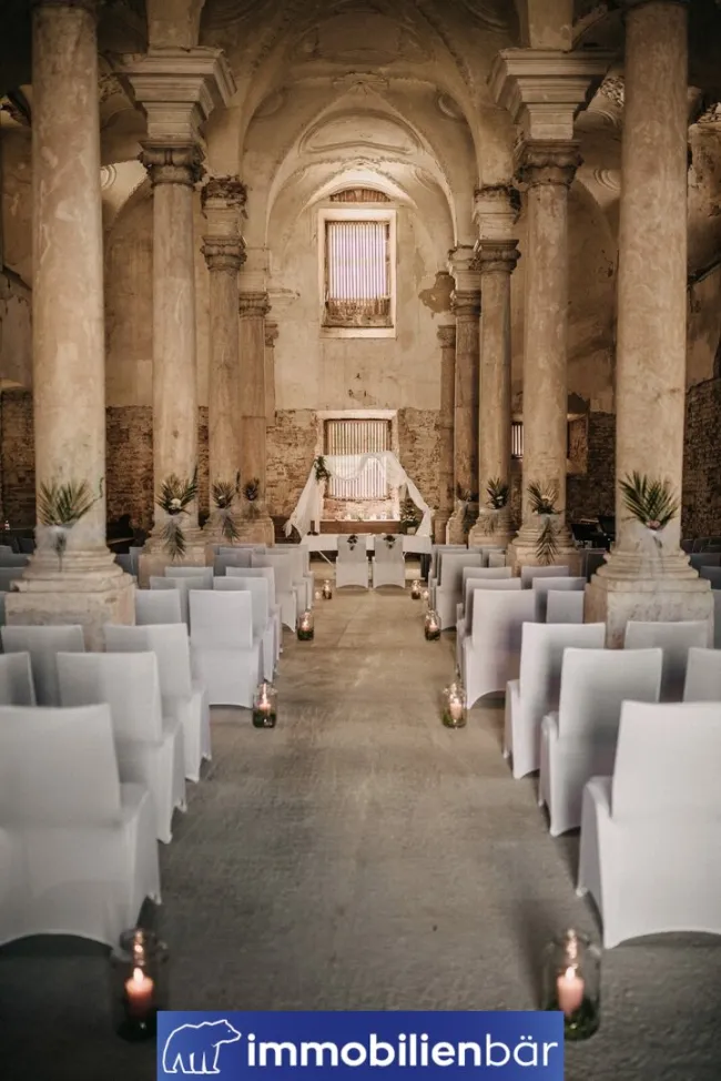 Kauf linker Flügel und Marstall - ein Teil des Innviertler Schloss Versailles mit Entwicklungspotential - Bild