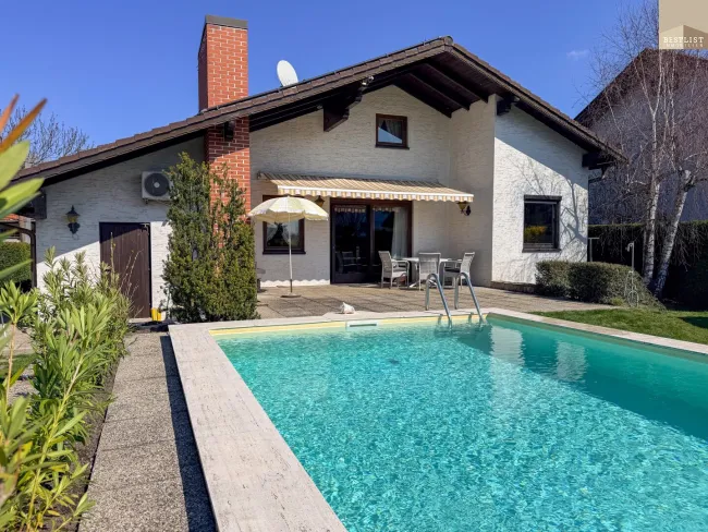 Seltene Gelegenheit: Gepflegter Bungalow mit außergewöhnlichem Außenbereich - Titelbild