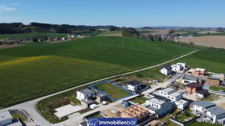 Grundstück in ruhiger Lage mit sanfter Hanglage und Grünblick