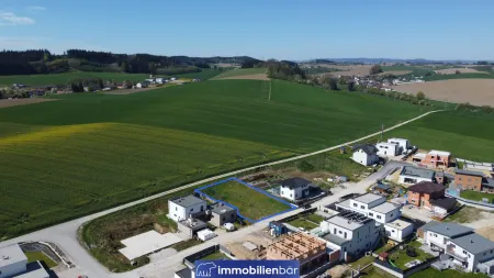 Grundstück in ruhiger Lage mit sanfter Hanglage und Grünblick