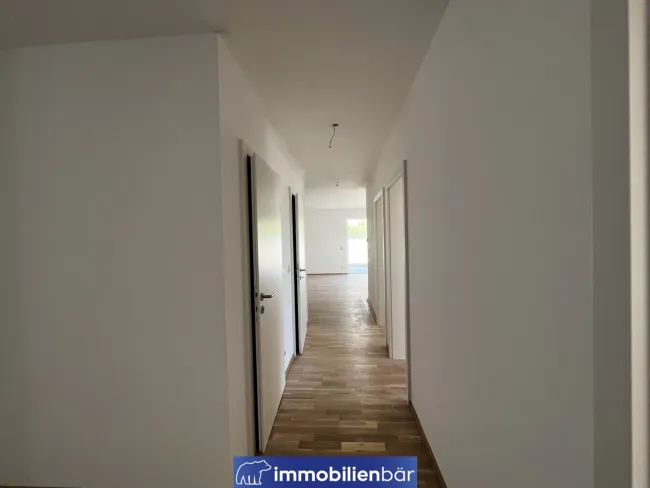 BEZUGSFERTIG - hochwertige 4 Zimmer Wohnung mit Garten - 2 Parkplätze - inkl. Küche - Top 3 - Bild