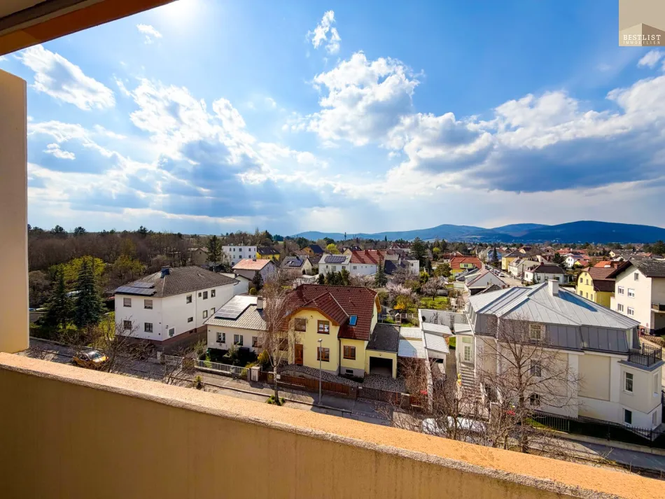 Wohnen über den Dächern von Baden – 3 Zimmer mit traumhaftem Ausblick - Titelbild