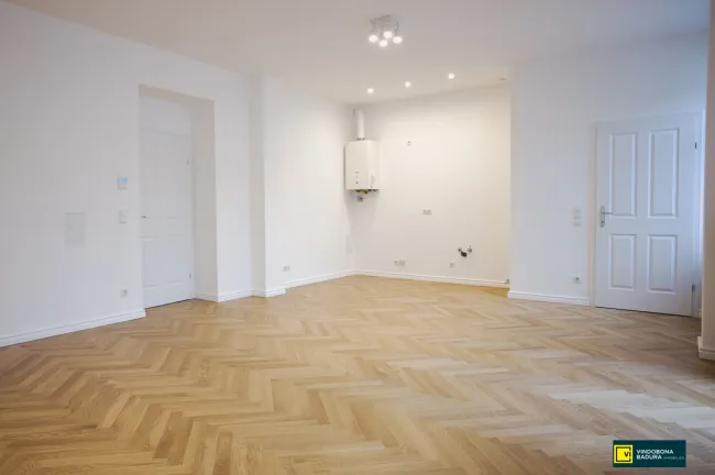 3-Zimmer Wohnung mit Balkon | Erstbezug in saniertem Gründerzeithaus - Bild