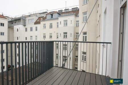 3-Zimmer Wohnung mit Balkon | Erstbezug in saniertem Gründerzeithaus