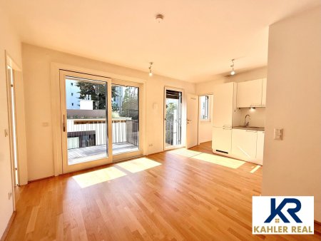 Neuwertige 2-Zi Wohnung mit Westbalkon
