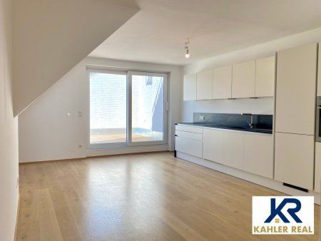 Urbaner Luxus: Geräumige 5-Zimmer-Wohnung im 1.+2. DG mit Balkon und Terrasse
