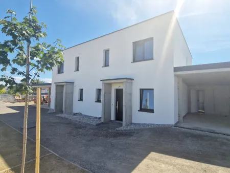 Top 5: Rascher Baufortschritt! Belagsfertige Doppelhaushälfte mit 5 Zimmern, Carport, Terrasse, Eigengarten!