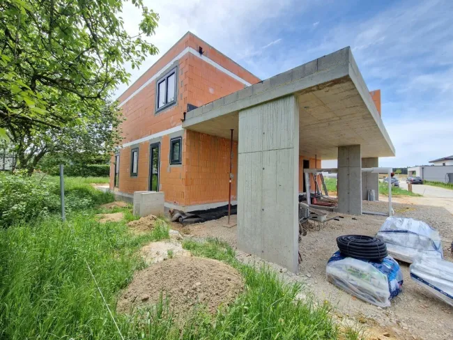 Top 2! Schlüsselfertige, moderne Doppelhaushälfte mit 2 Carportstellplätzen, 4 Zimmer, 2 Terrassen, Balkon, Eigengarten! - Bild