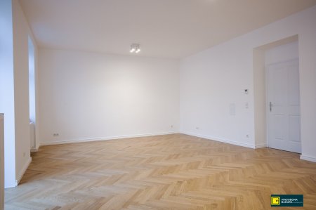 Erstbezug nach Komplettsanierung | Hofseitiger Balkon | Sofort verfügbar