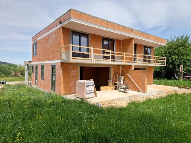 Top 1! Belagsfertige, moderne Doppelhaushälfte mit 2 Carportstellplätzen, 4 Zimmer, 2 Terrassen, Balkon, Eigengarten! - Titelbild