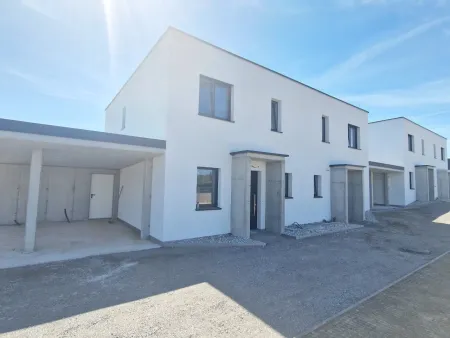 Top 4: Rascher Baufortschritt! Belagsfertige Doppelhaushälfte mit 5 Zimmern, Carport, Terrasse, Eigengarten!
