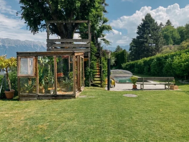 Gartenwohnung mit eigenem Pool in Innsbruck-Igls – 653 m² Privatgarten & Top-Lage - Bild