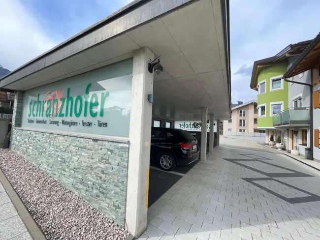 Tischlerei bzw. Gemeinschaftswerkstatt Holz mit Büro im Tiroler Unterland zwischen Jenbach und Wörgl, Eingang Zillertal - Bild