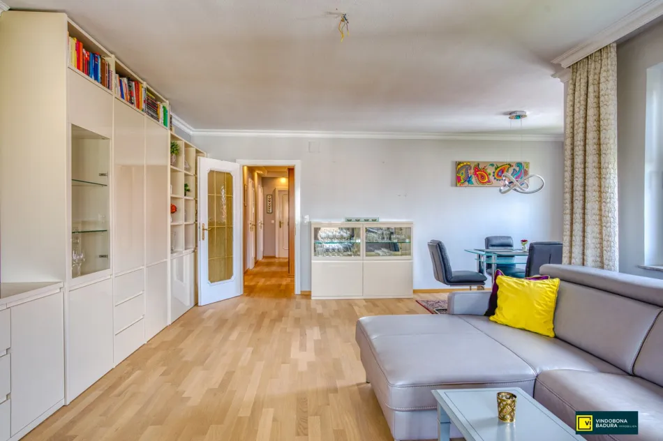 Helle und großzügige 3-Zimmer Wohnung mit Loggia | Teilmöbliert - Bild