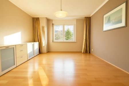 Gemütliche 2-Zi Wohnung mit Balkon in Innsbruck EG