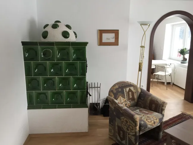 Ehemaliges Zollhaus - Mehrfamilienhaus mit separatem Stall in Alleinlage oberhalb von Linz in Oberösterreich - für Tierhaltung, Reiterhof etc. - Bild