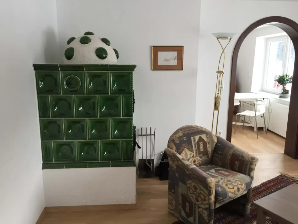 Ehemaliges Zollhaus - Mehrfamilienhaus mit separatem Stall in Alleinlage oberhalb von Linz in Oberösterreich - für Tierhaltung, Reiterhof etc. - Bild