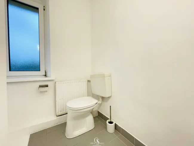 separates WC