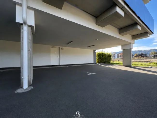 Überdachte Parkplätze - direkt unter Ihrer Wohnung