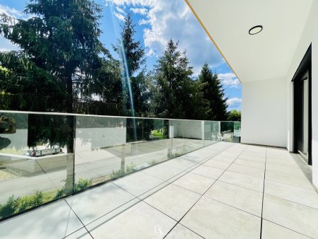 Wunderschöne ruhige und sonnige 2-Zimmer-Terrassenwohnung mit Garage, Parkplatz & Lagerabteil!