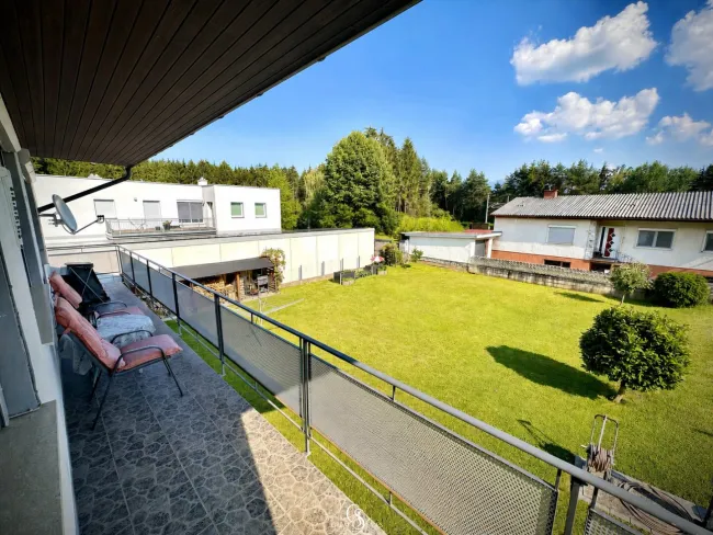 Überdachter Balkon mit Blick auf Ihren Garten