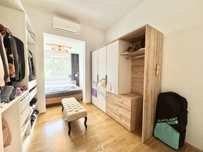Begehbarer Kleiderschrank