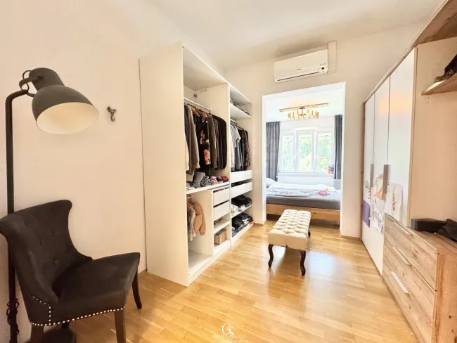 Begehbarer Kleiderschrank