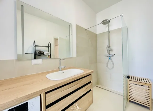 Bad mit Dusche & WC