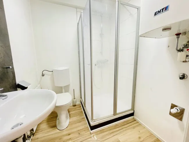 Bad mit Dusche & WC