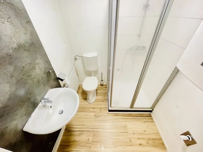 Bad mit Dusche & WC