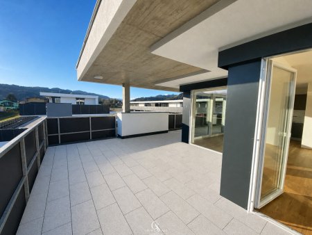 Teil-überdachte Süd-West-Terrasse