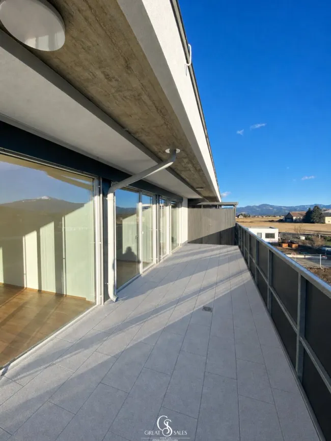 Süd-Terrasse (Blick nach Östen)