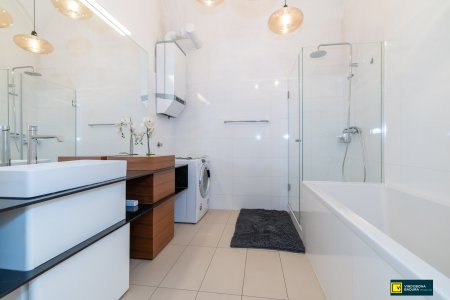 Wohnen beim Naschmarkt: Stilvolle 2-Zimmer-Wohnung mit Terrasse & Wohlfühlkomfort in ruhiger Innenhoflage