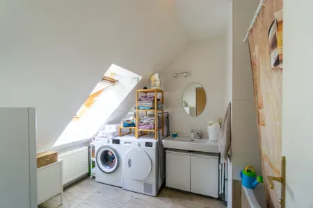 Bad mit Wanne und Waschmaschinenanschluss