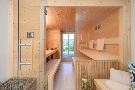 Sauna mit Ausgang zur Terrasse