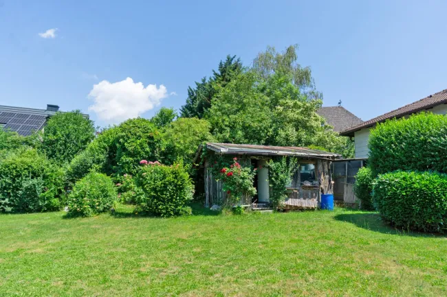 Garten mit Gartenhaus
