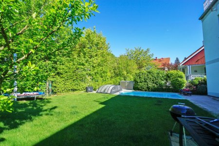 Garten mit Pool