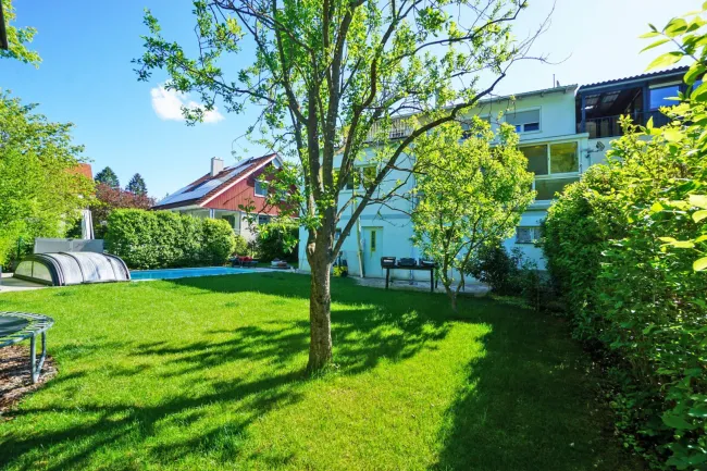 Garten mit Pool