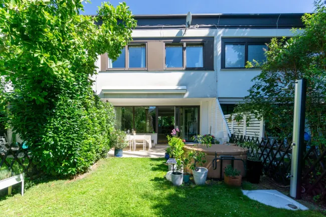 Terrasse mit elektr. Markise