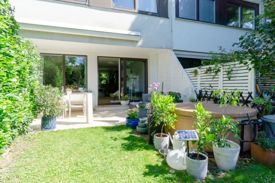 Terrasse mit elektr. Markise