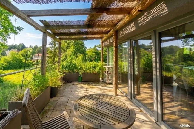 Dachterrasse mit Grünblick