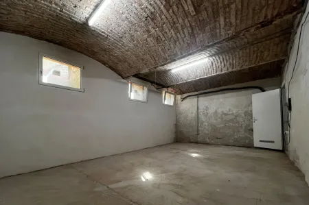 Lager, Depot, Archiv: Gewölbekeller mit Strom Nähe Hütteldorfer Straße und Meiselmarkt